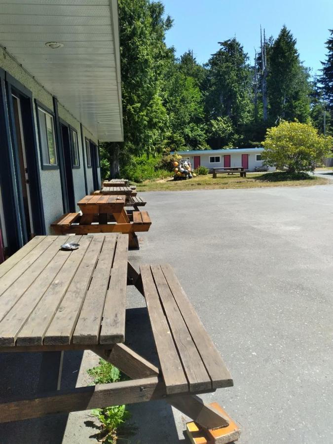 Dolphin Motel Tofino Bagian luar foto