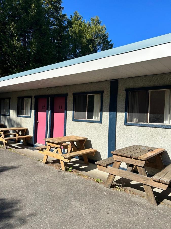 Dolphin Motel Tofino Bagian luar foto