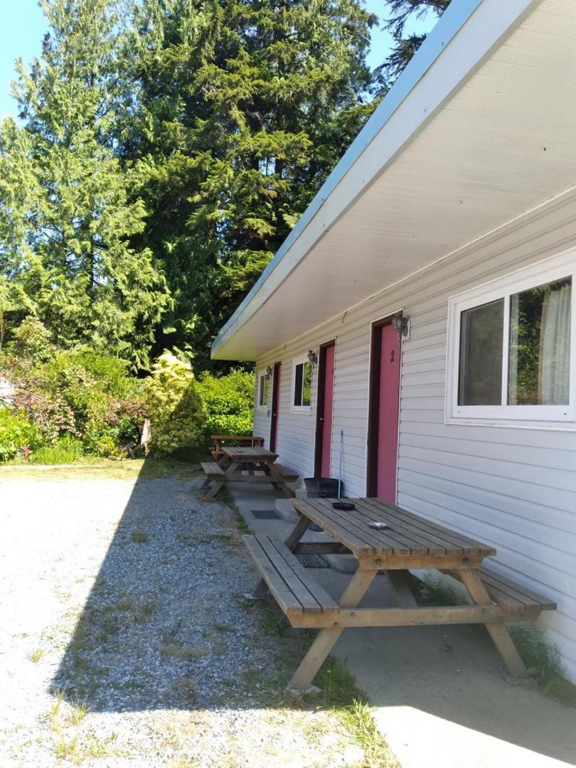 Dolphin Motel Tofino Bagian luar foto